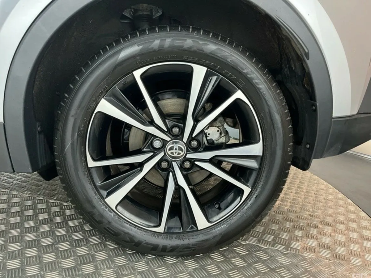 Toyota C-HR SUV, Petrol Hybrid, 2024, Silver
