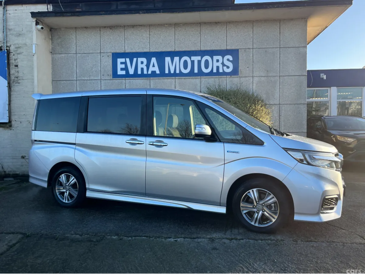 Honda Stepwagon MPV, Petrol Hybrid, 2018, Silver