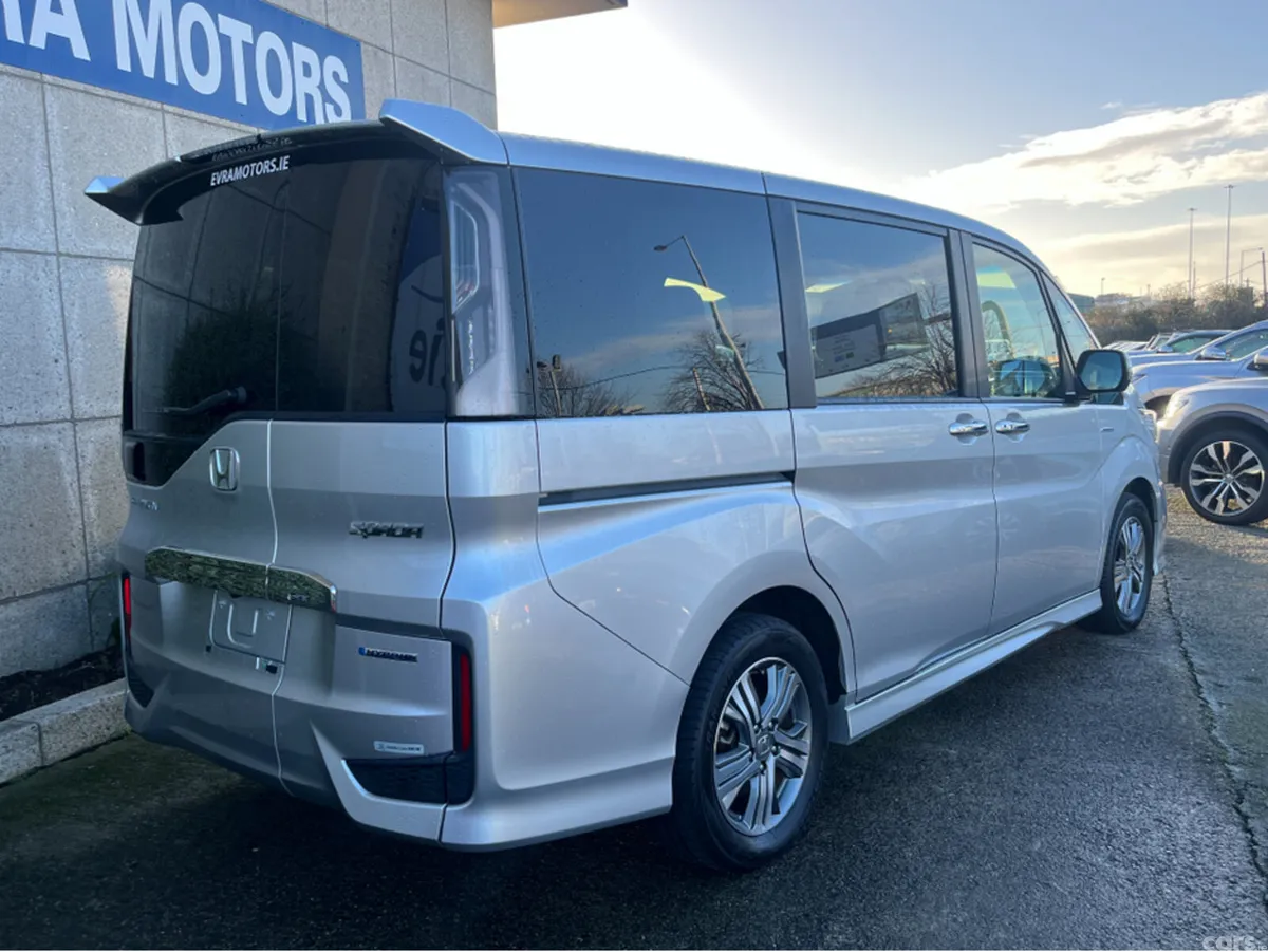 Honda Stepwagon MPV, Petrol Hybrid, 2018, Silver