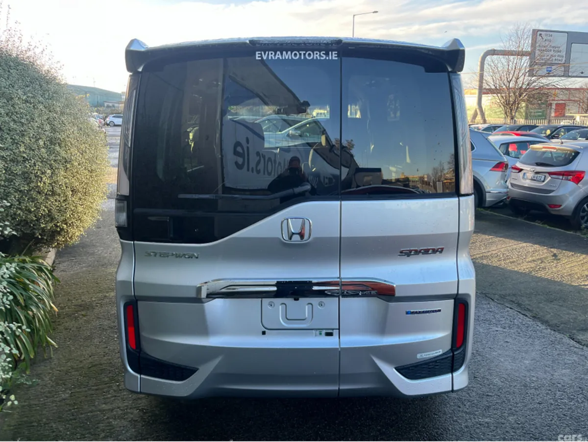 Honda Stepwagon MPV, Petrol Hybrid, 2018, Silver