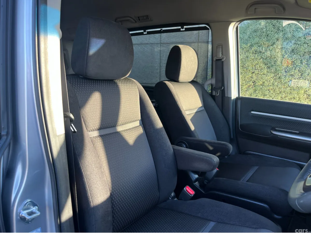 Honda Stepwagon MPV, Petrol Hybrid, 2018, Silver