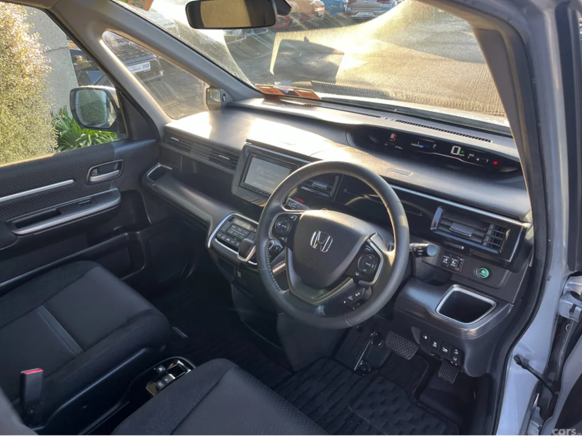 Honda Stepwagon MPV, Petrol Hybrid, 2018, Silver