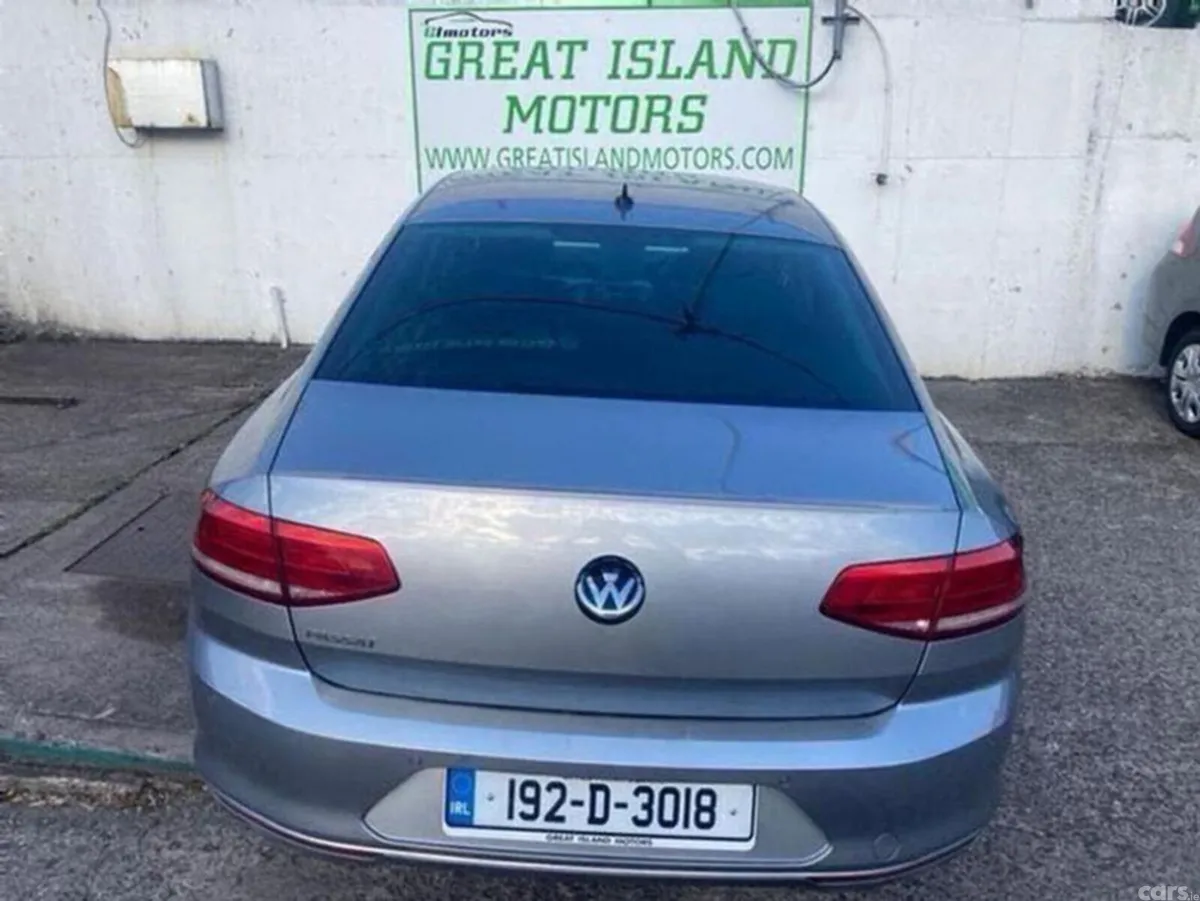 Volkswagen Passat Saloon, Diesel, 2019, Grey