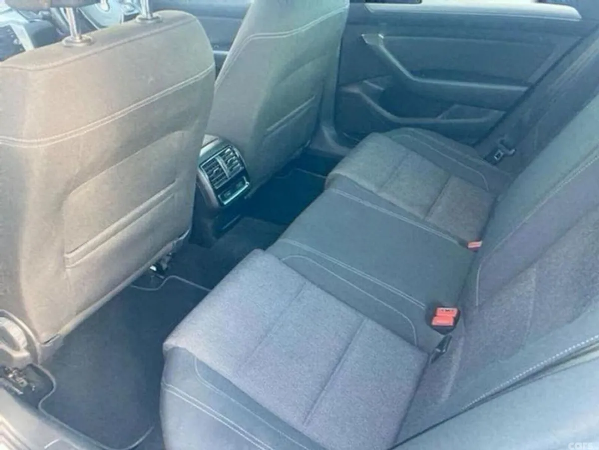 Volkswagen Passat Saloon, Diesel, 2019, Grey