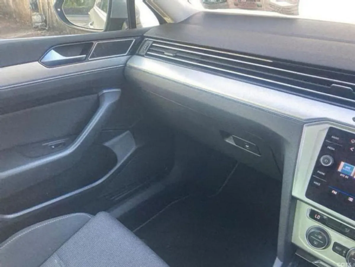 Volkswagen Passat Saloon, Diesel, 2019, Grey