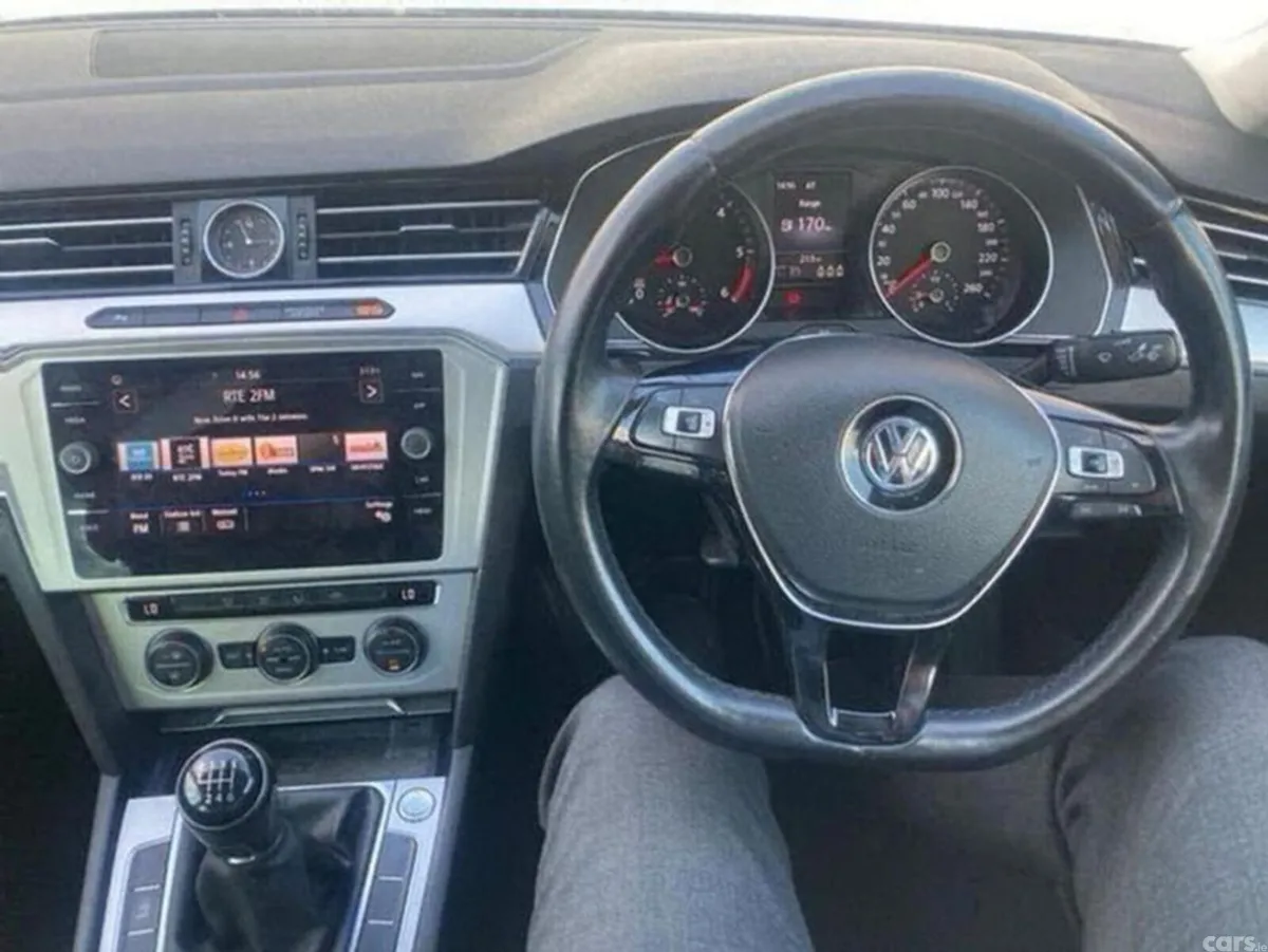 Volkswagen Passat Saloon, Diesel, 2019, Grey