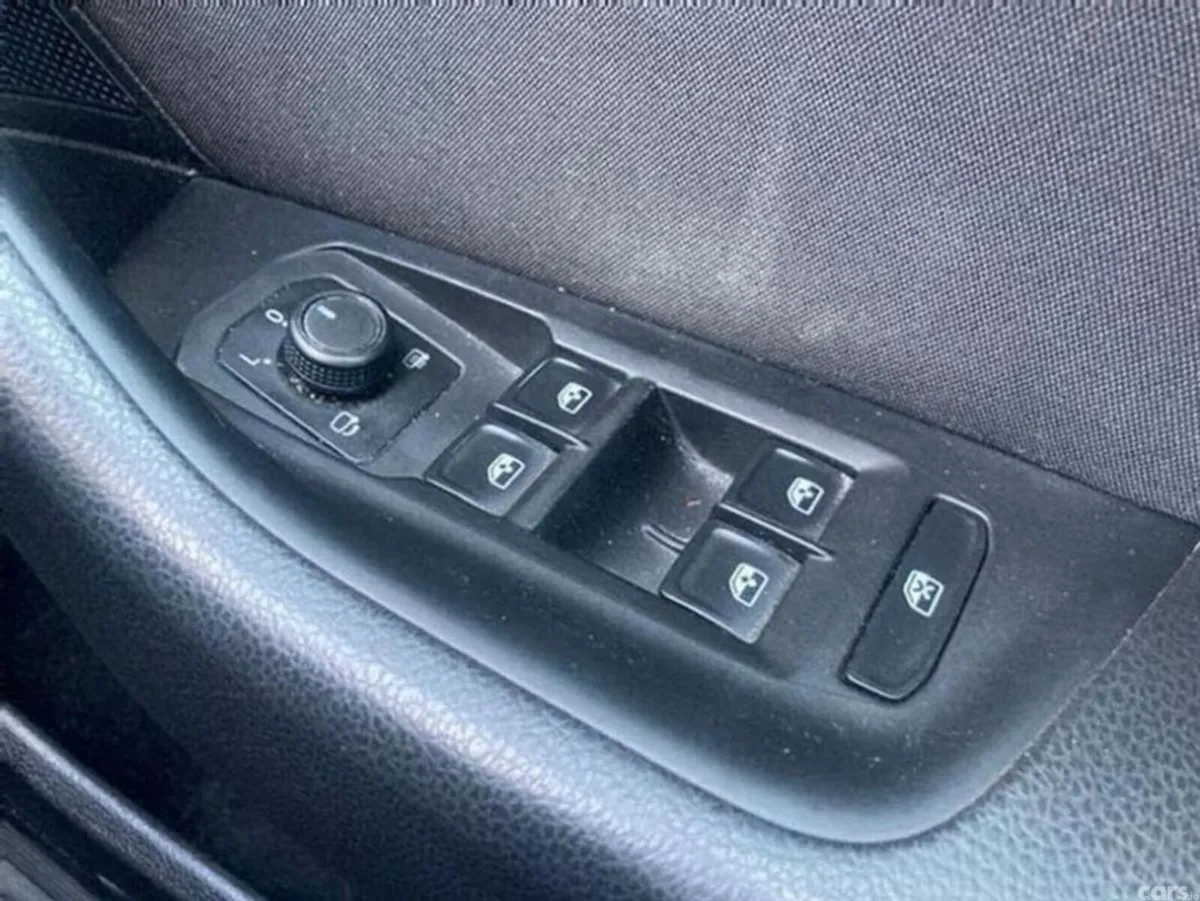 Volkswagen Passat Saloon, Diesel, 2019, Grey