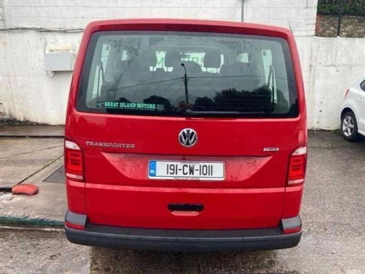 Volkswagen Caravelle MPV, Diesel, 2019, Red