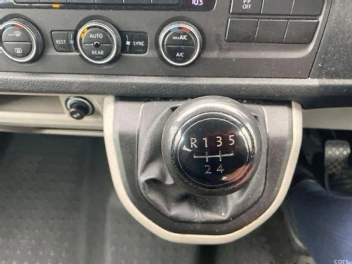 Volkswagen Caravelle MPV, Diesel, 2019, Red