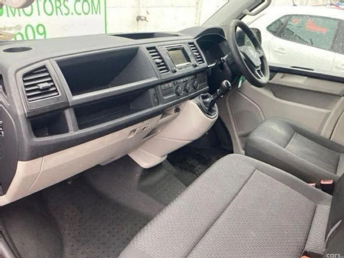 Volkswagen Caravelle MPV, Diesel, 2019, Red