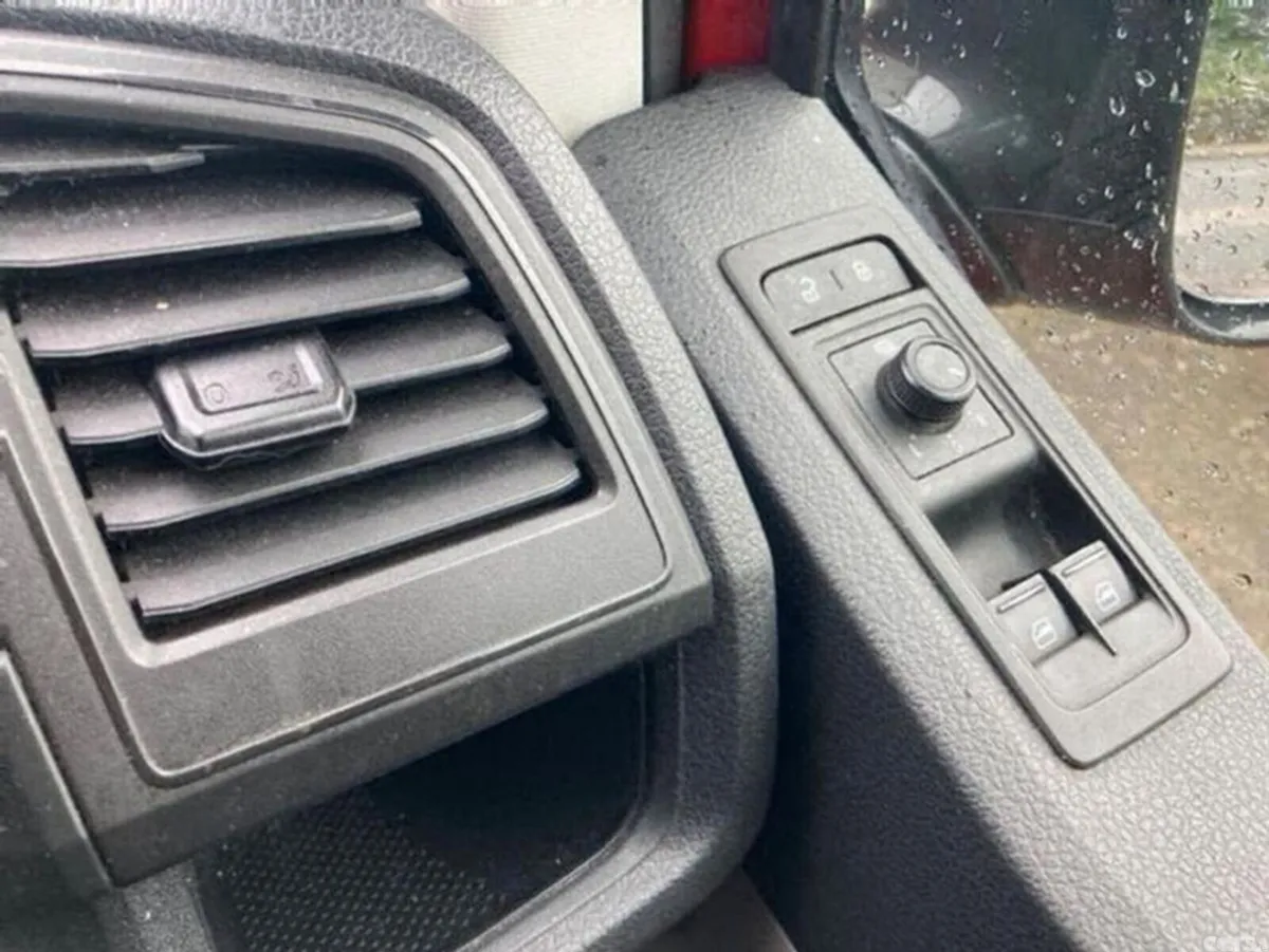 Volkswagen Caravelle MPV, Diesel, 2019, Red