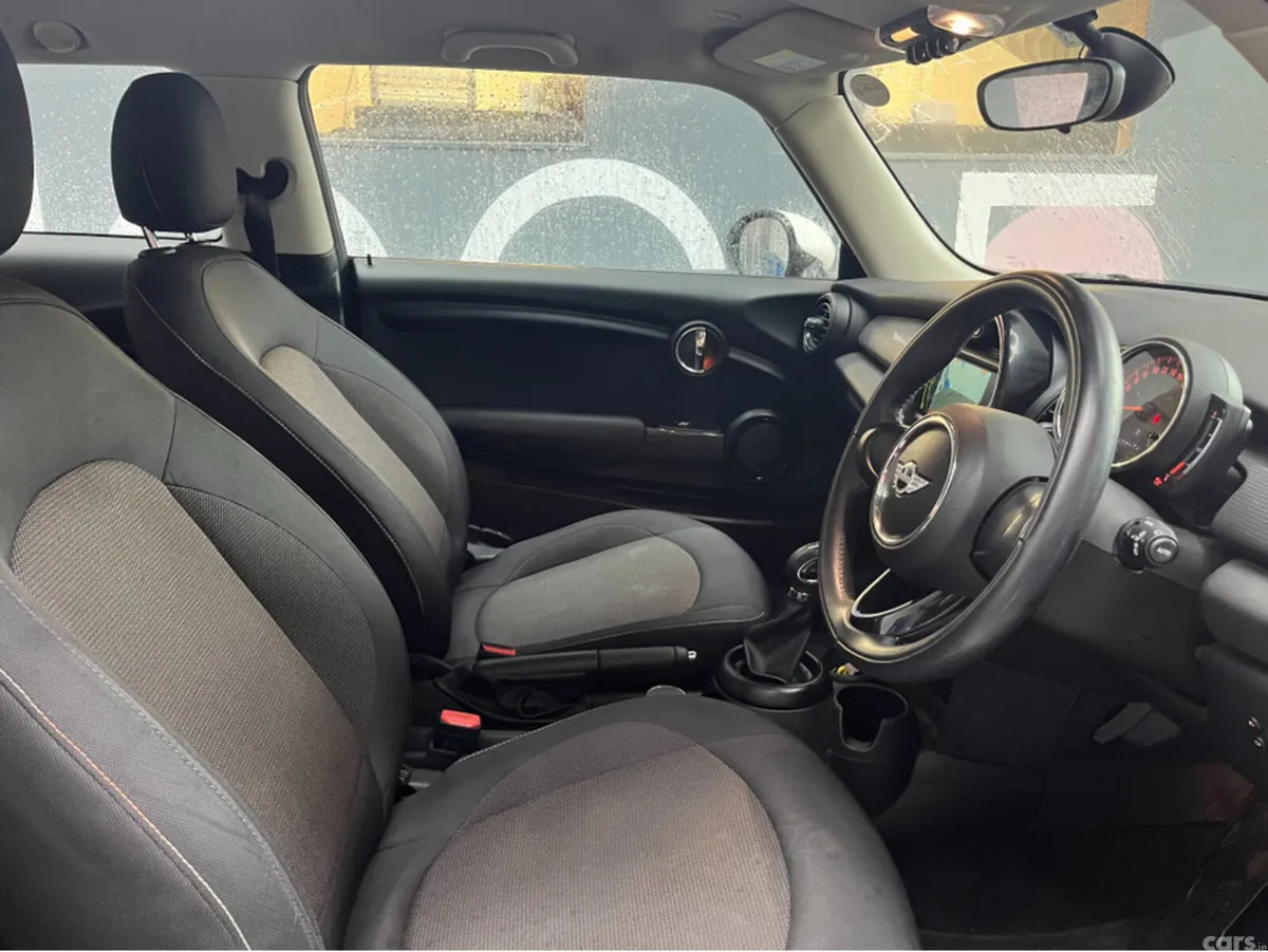 Mini Cooper Hatchback, Diesel, 2017, Red
