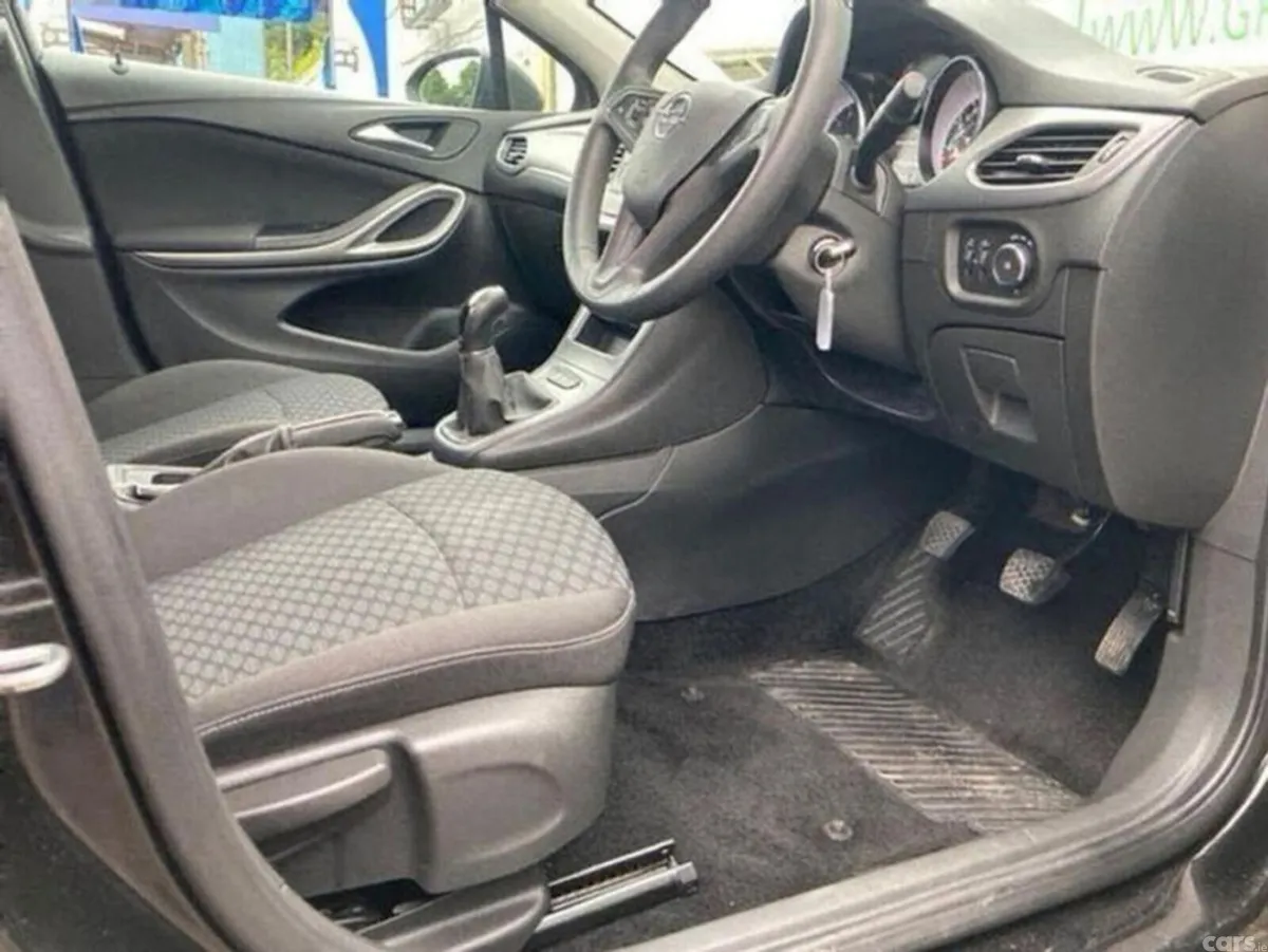 Opel Astra Hatchback, Petrol, 2019, Black