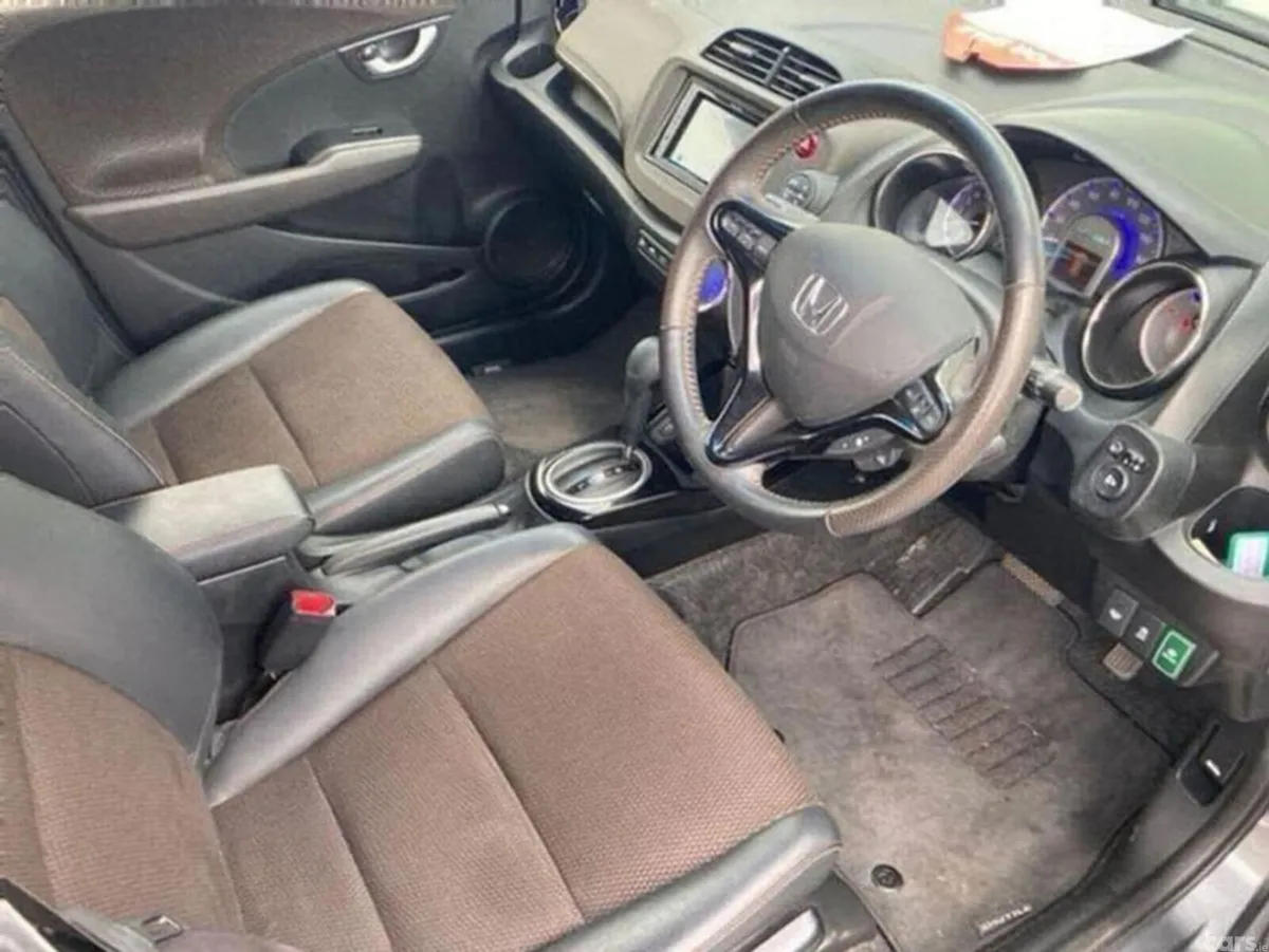 Honda Shuttle Hatchback, Petrol Hybrid, 2013, Grey