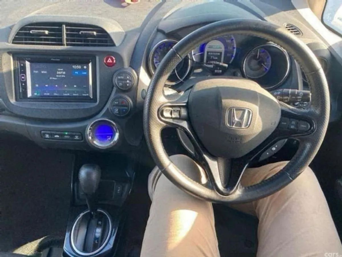 Honda Shuttle Hatchback, Petrol Hybrid, 2014, Silver