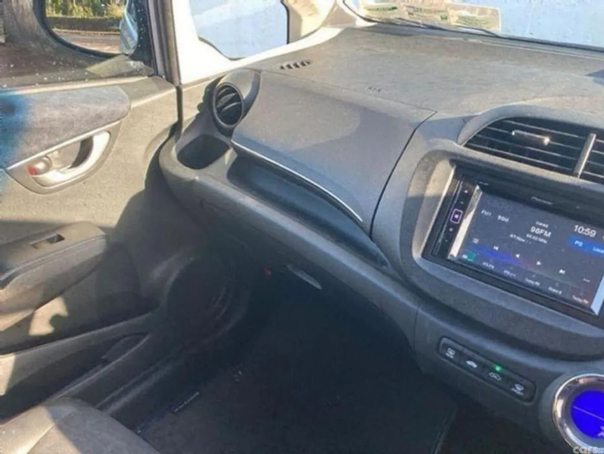 Honda Shuttle Hatchback, Petrol Hybrid, 2014, Silver