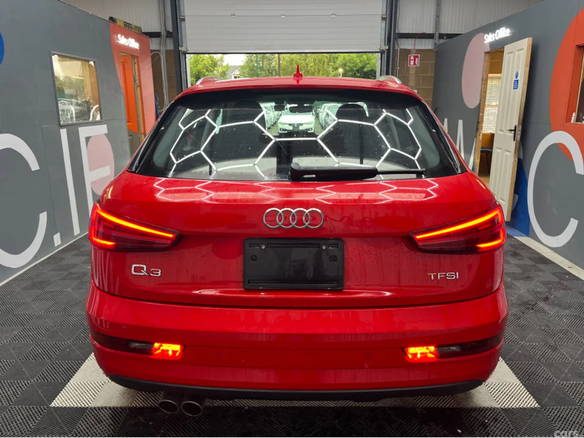 Audi Q3 SUV, Petrol, 2017, Red