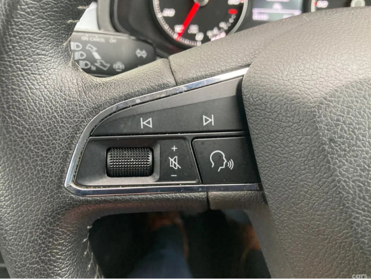 SEAT Arona Hatchback, Petrol, 2021, Grey