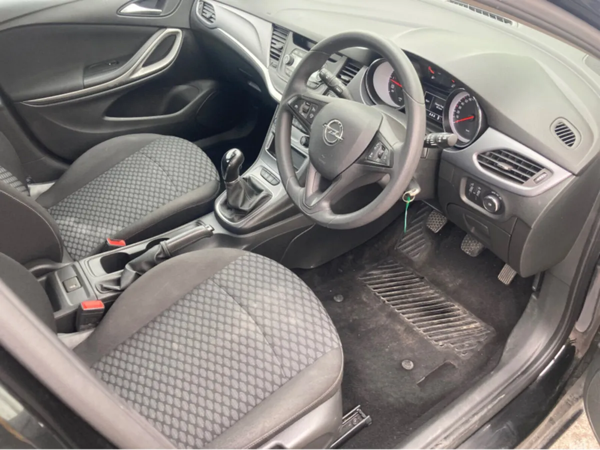 Opel Astra Hatchback, Petrol, 2019, Black