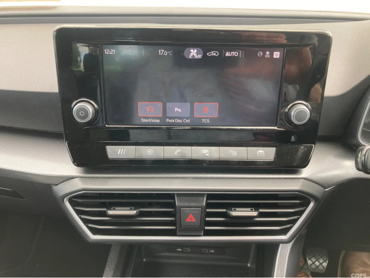 SEAT Leon Hatchback, Diesel, 2020, Red