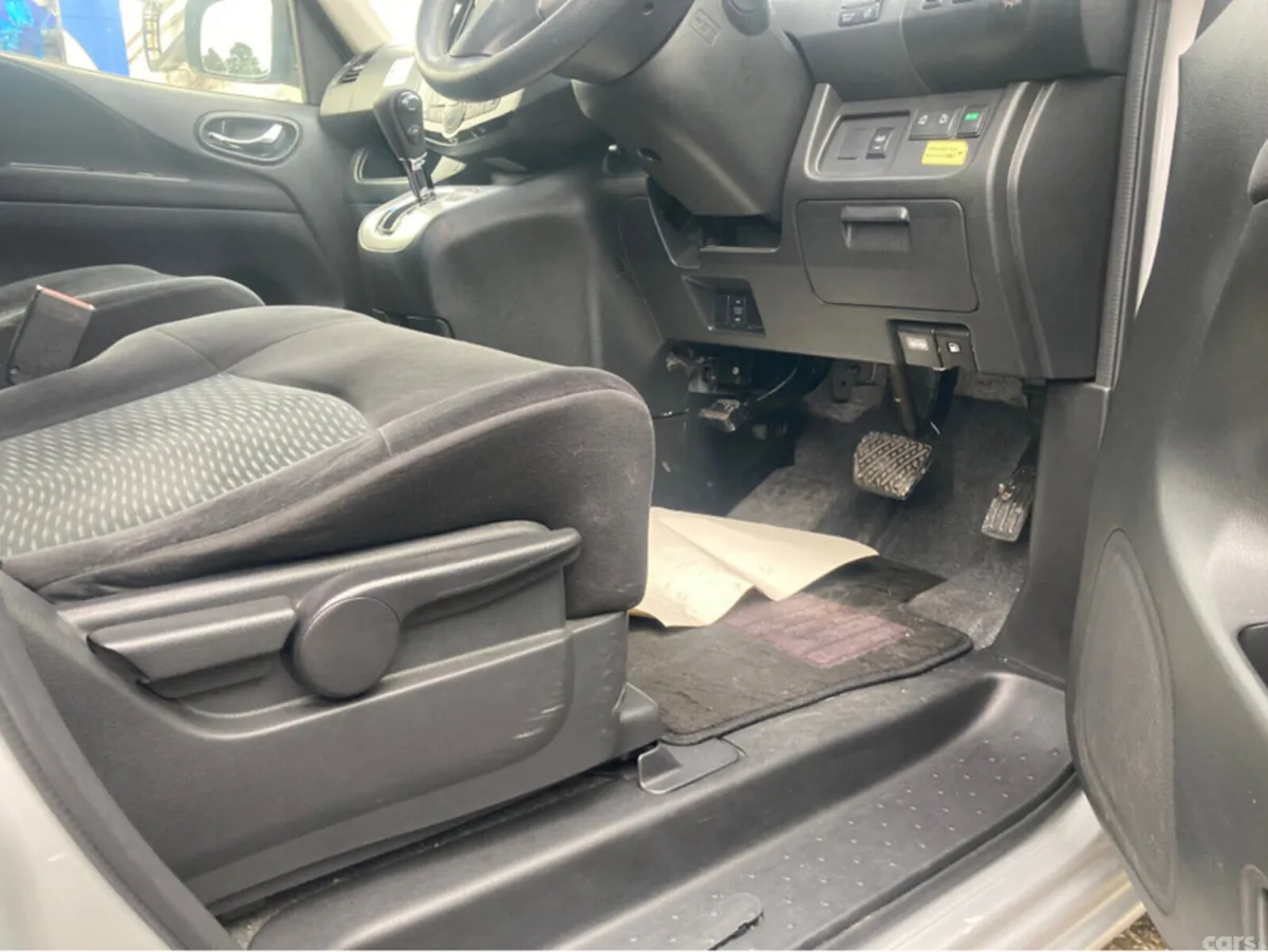 Nissan Serena MPV, Petrol Hybrid, 2016, Silver
