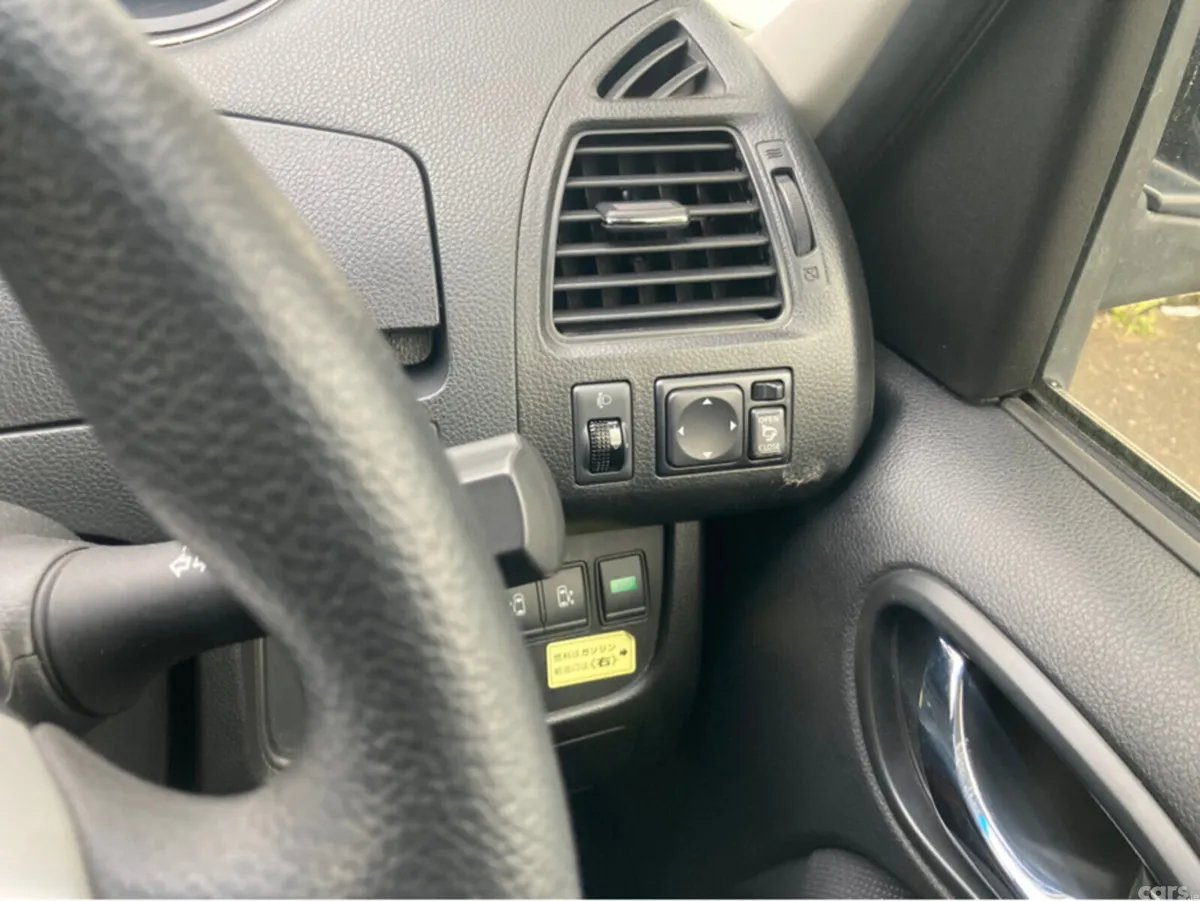 Nissan Serena MPV, Petrol Hybrid, 2016, Silver