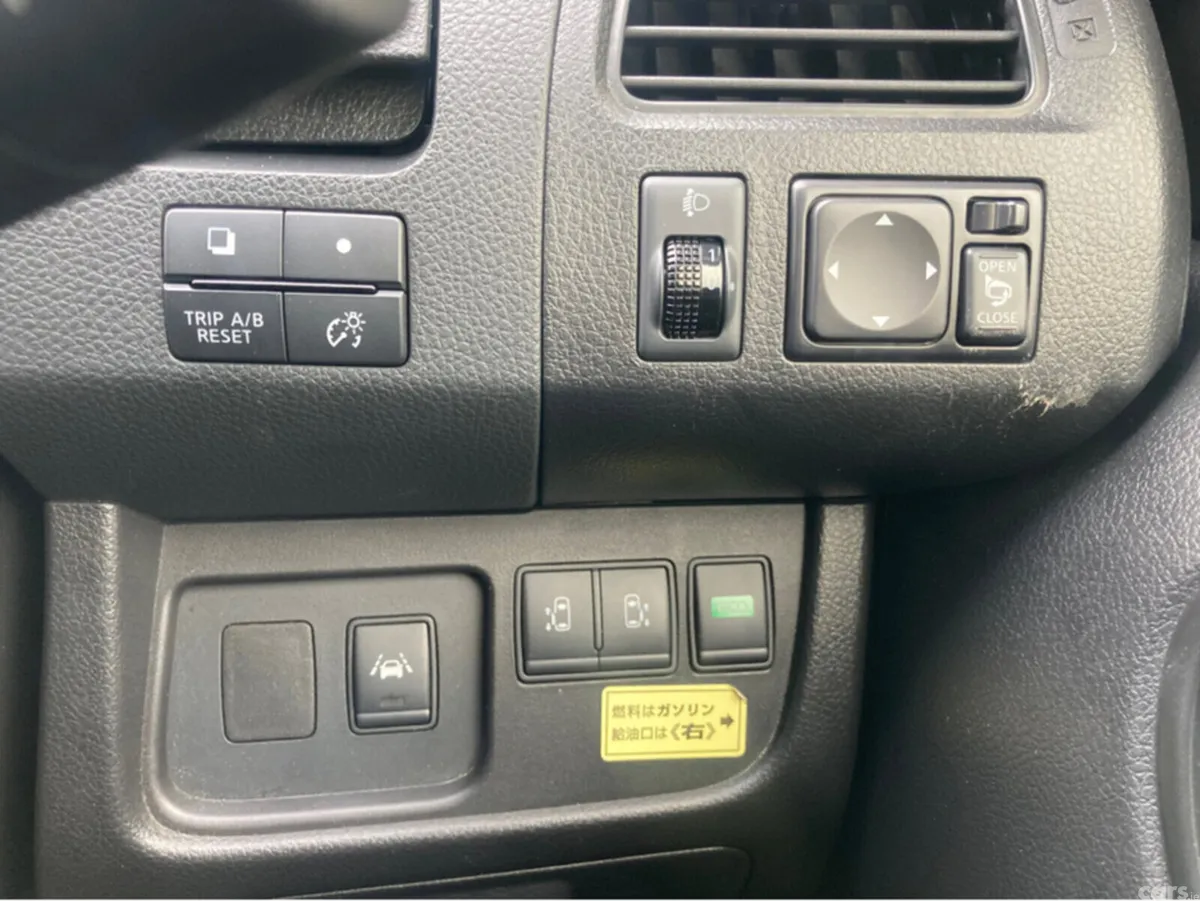 Nissan Serena MPV, Petrol Hybrid, 2016, Silver