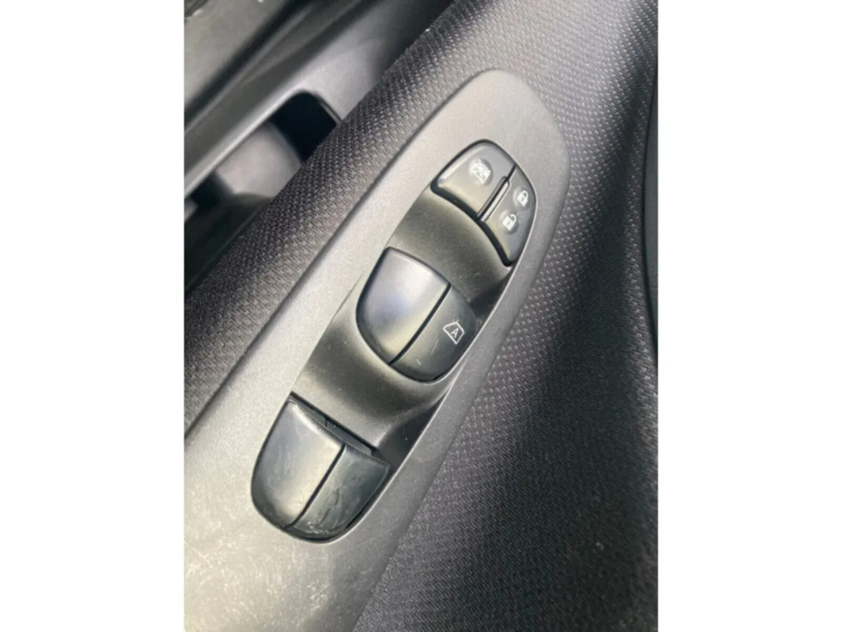 Nissan Serena MPV, Petrol Hybrid, 2016, Silver