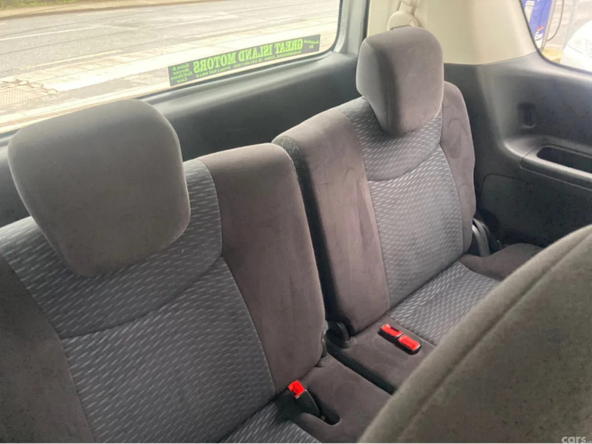 Nissan Serena MPV, Petrol Hybrid, 2016, Silver
