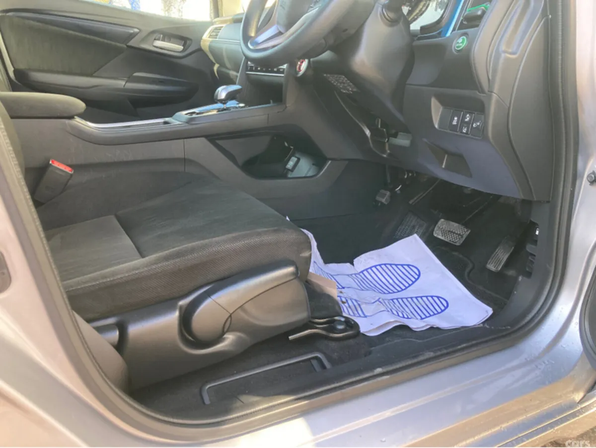 Honda Shuttle Hatchback, Petrol Hybrid, 2021, Silver