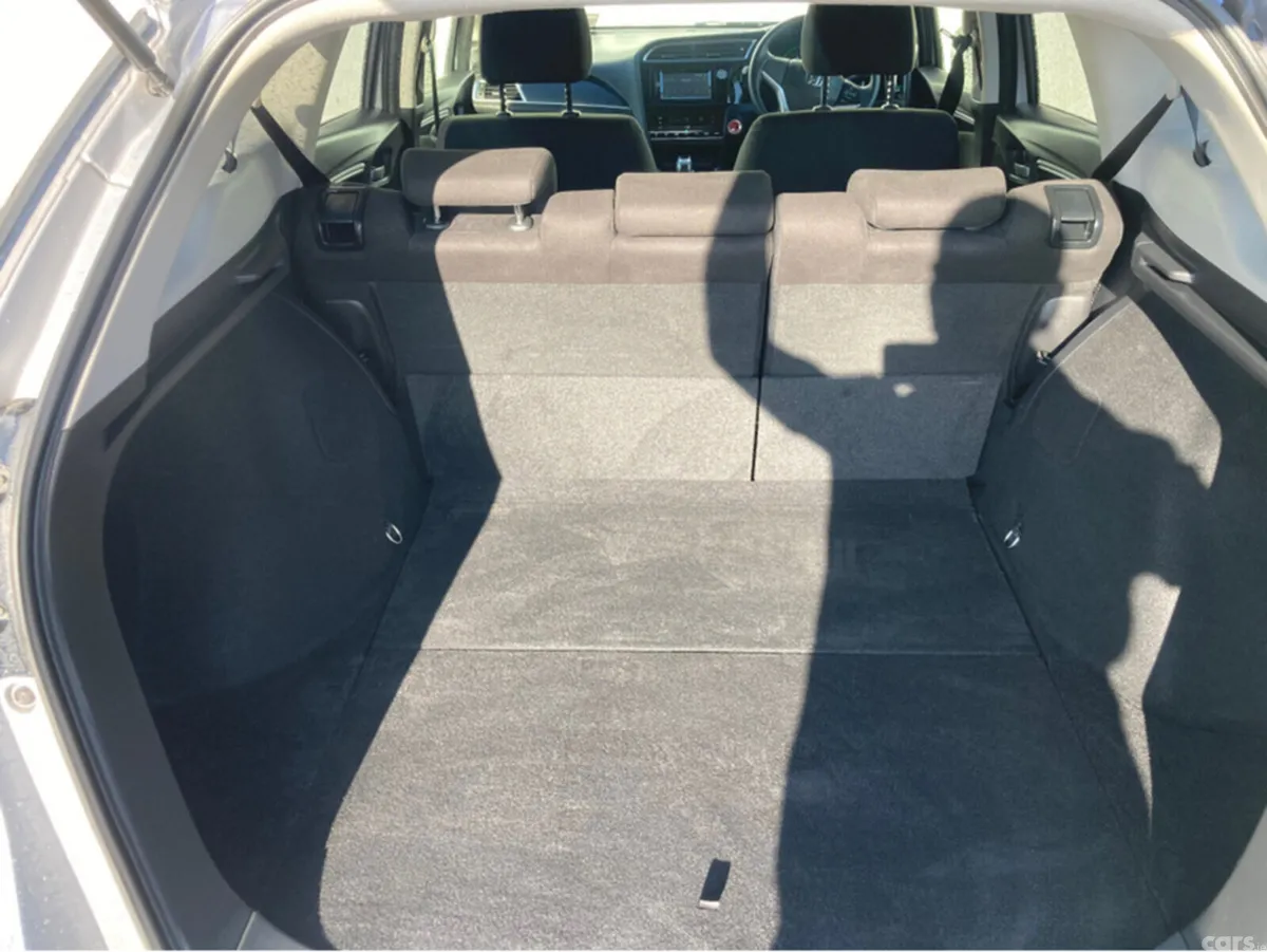 Honda Shuttle Hatchback, Petrol Hybrid, 2021, Silver