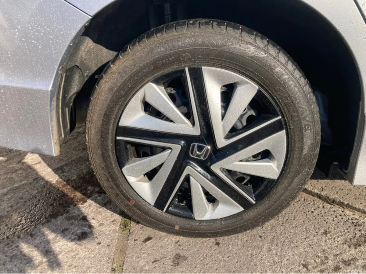 Honda Shuttle Hatchback, Petrol Hybrid, 2021, Silver