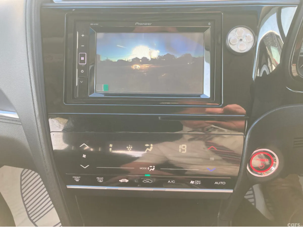 Honda Shuttle Hatchback, Petrol Hybrid, 2021, Silver