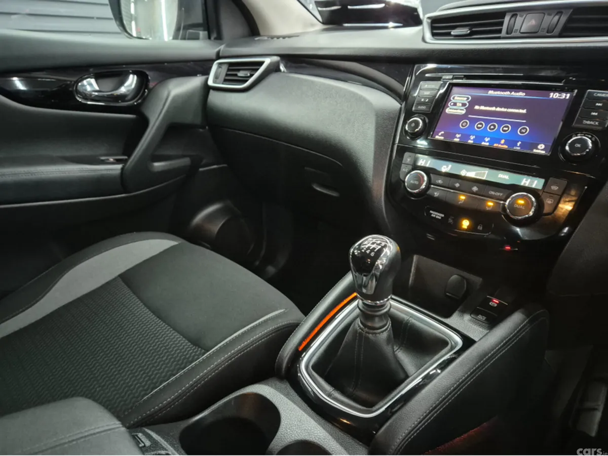 Nissan Qashqai MPV, Diesel, 2019, Black