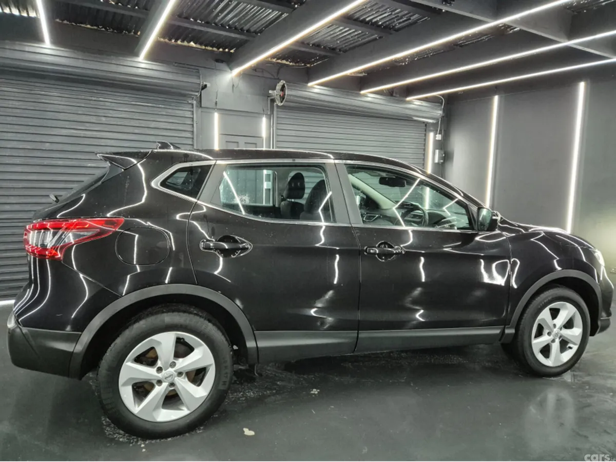 Nissan Qashqai MPV, Diesel, 2019, Black