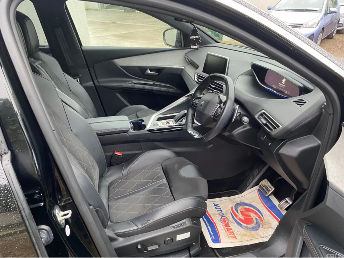 Peugeot 5008 MPV, Diesel, 2019, Black
