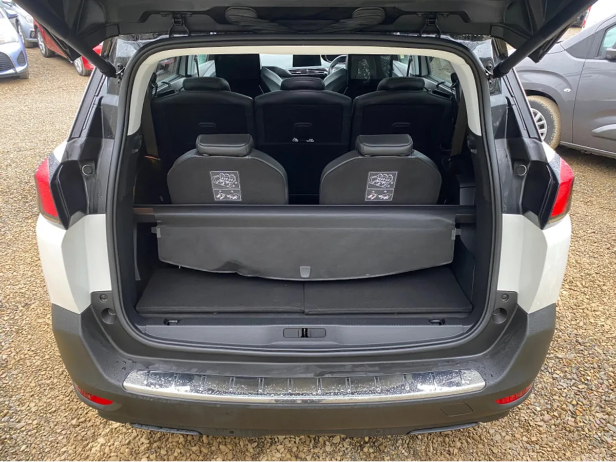 Peugeot 5008 MPV, Diesel, 2020, White