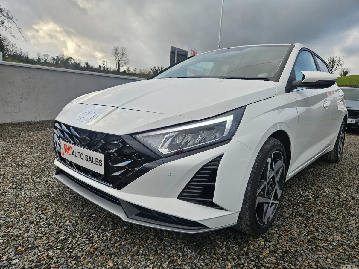 Hyundai i20 Hatchback, Petrol, 2024, White