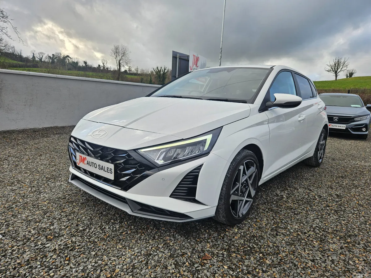 Hyundai i20 Hatchback, Petrol, 2024, White