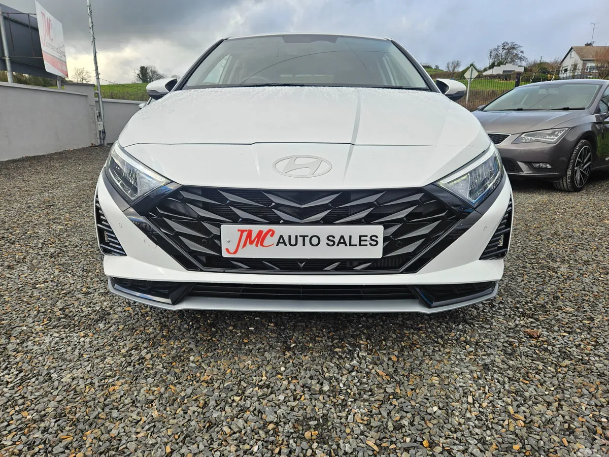 Hyundai i20 Hatchback, Petrol, 2024, White