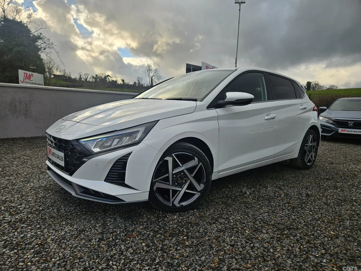 Hyundai i20 Hatchback, Petrol, 2024, White