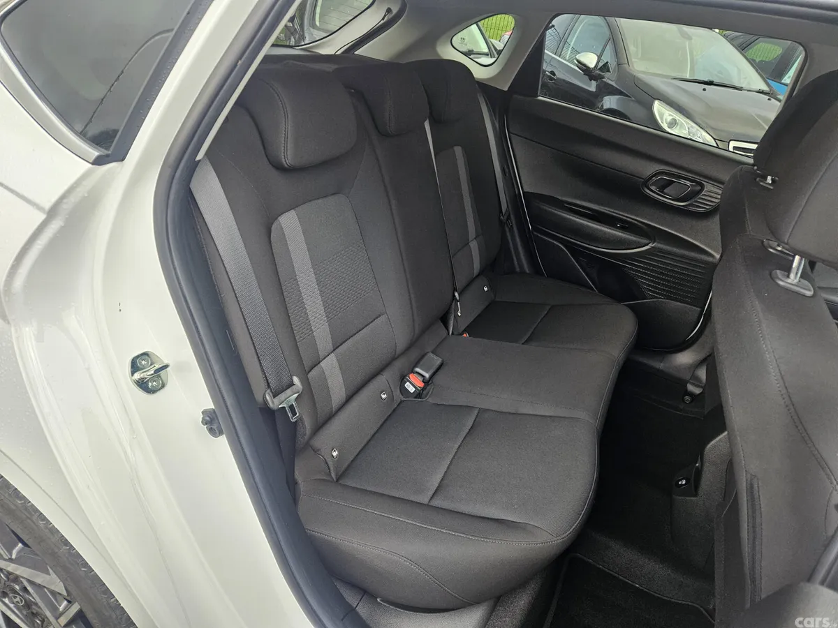 Hyundai i20 Hatchback, Petrol, 2024, White