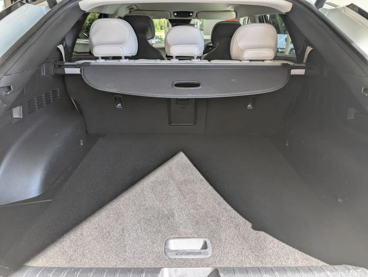 Kia EV6 MPV, Electric, 2022, White