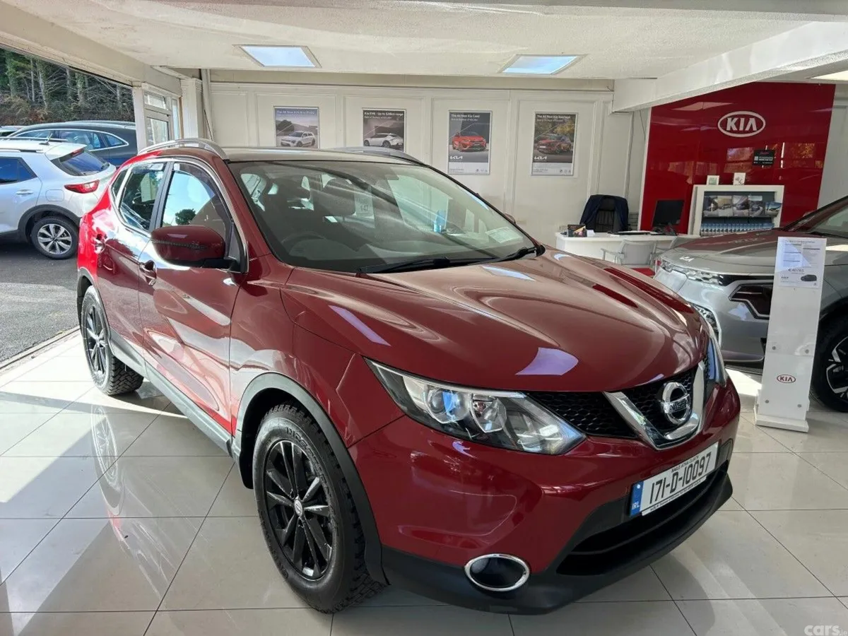 Nissan Qashqai SUV, Petrol, 2017, Red