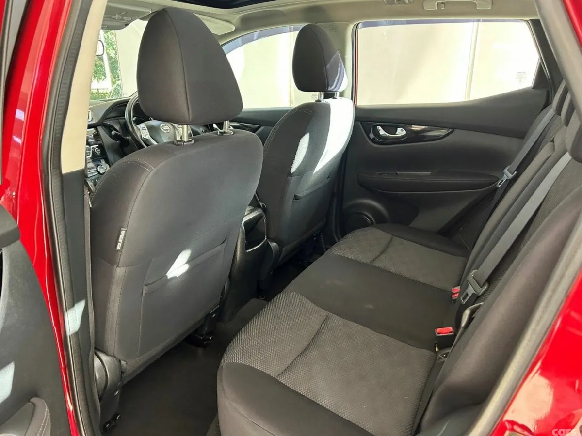 Nissan Qashqai SUV, Petrol, 2017, Red