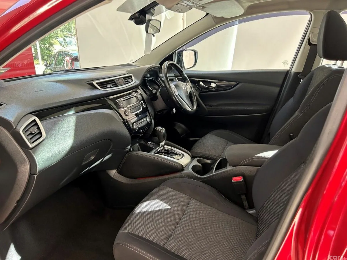 Nissan Qashqai SUV, Petrol, 2017, Red
