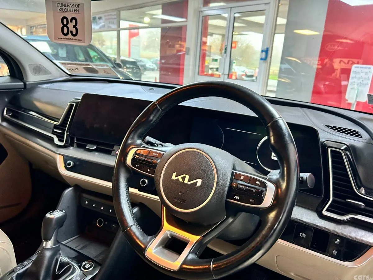 Kia Sportage MPV, Diesel, 2022, Silver