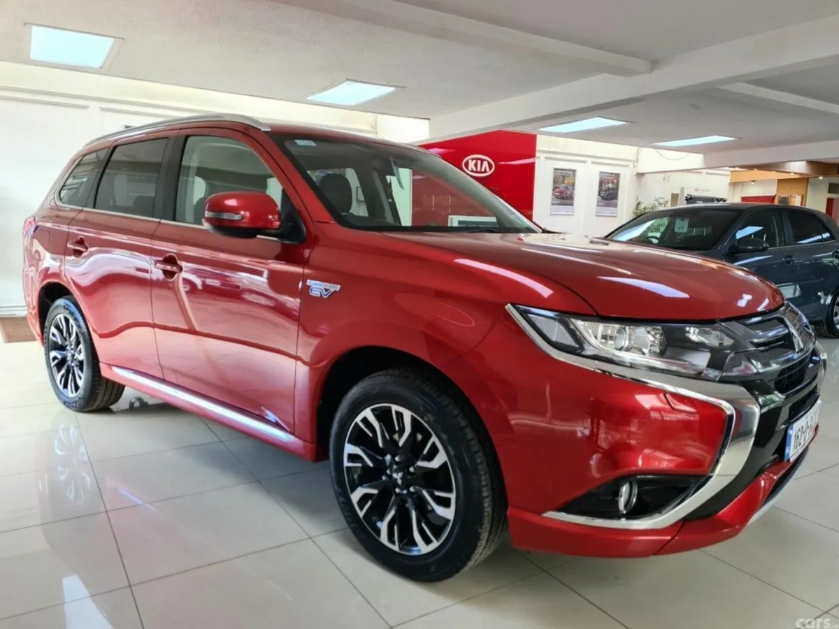 Mitsubishi Outlander SUV, Petrol Plug-in Hybrid, 2016, Red