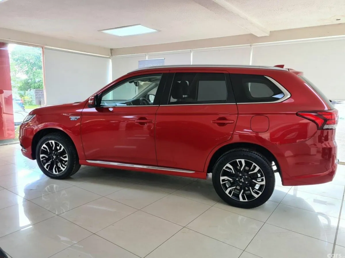Mitsubishi Outlander SUV, Petrol Plug-in Hybrid, 2016, Red