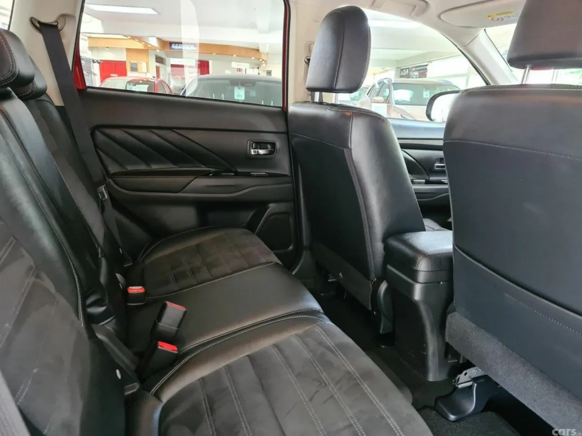 Mitsubishi Outlander SUV, Petrol Plug-in Hybrid, 2016, Red